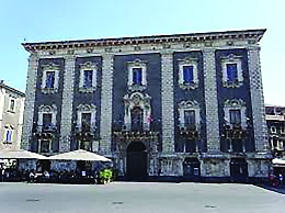 Catania: "Chi si occupa della manutenzione e pulizia del Palazzo dei Chierici?"