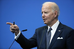 Biden avverte Putin: «La Nato risponderà all'uso di armi chimiche»