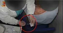 Arrestata l'infermiera no vax che ha fatto finta di vaccinare decine di (ignari) pazienti a Palermo