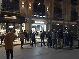 A Palermo scoppia la Moonwatch mania: file di 24 ore per l'acquisto