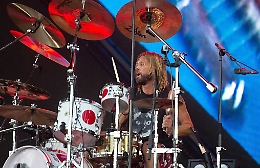 E' morto Taylor Hawkins, il batterista dei Foo Fighters