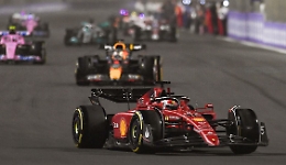 F1, il duello tra Leclerc e Verstappen è uno spettacolo