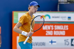 Miami: Sinner vince in rimonta, Azarenka stop da stress