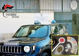 Droga dentro un negozio a Biancavilla: arrestato il titolare
