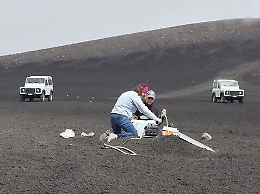 Cavo di fibra ottica interrato in cima all'Etna: così il vulcano sarà monitorato