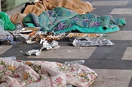 Catania, senzatetto: "Date il cibo a chi lo mangia"