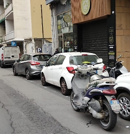 Catania: stalli per le moto, in Via Cagliari, sempre occupati da auto