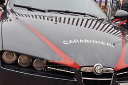 Pugni e testate alla madre, la sorella chiama i carabinieri e fa arrestare il fratello