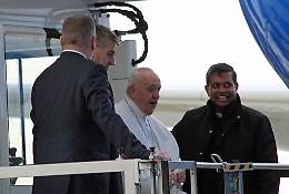 Il Papa da Malta su soluzione guerra: «L'unica strada è il disarmo»