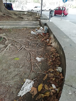 Catania P. zza S. M. del Gesù: "Vergogna"