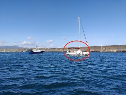 Velisti in difficoltà al largo di Riposto: soccorsi dalla Guarda Costiera