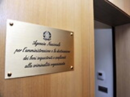 Confiscano casa di un boss che però era stata venduta: proprietario non sarà sgomberato