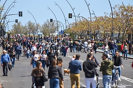 Mare, passeggiate, balli e letture: è la prima domenica del Lungomare Fest