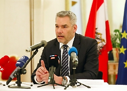 Il cancelliere austriaco a Putin: "La guerra deve cessare"