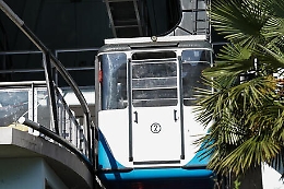 Scontro funivia, un uomo precipita e muore durante i soccorsi