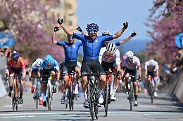 Giro di Sicilia, prima tappa a Matteo Malucelli che esulta: «Avevo bisogno di questa vittoria»