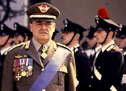 La tomba di Carlo Alberto Dalla Chiesa senza nome, la denuncia di Rita