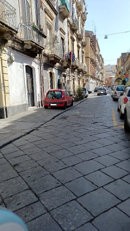 Catania: via Capuana e via Verdi "regno" del parcheggio selvaggio