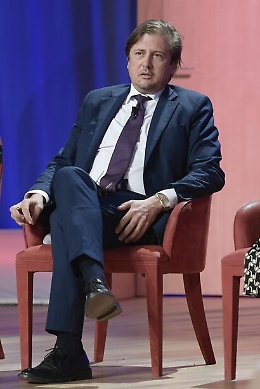 Covid, Sileri: «Da maggio spostiamo mascherina da faccia a tasca»