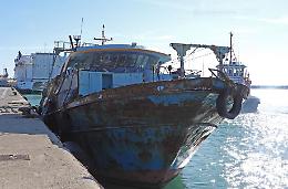 Pozzallo, maxi sbarco: in 400 erano erano stipati su un motopesca