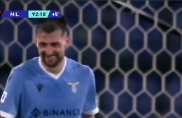 Caos Lazio, Acerbi, la "risata" dopo il gol del Milan e l'accusa di Marusic: «E' colpa tua»