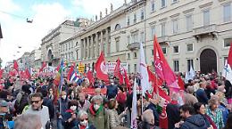 25 aprile: a Milano Letta contestato, 'servo della Nato'