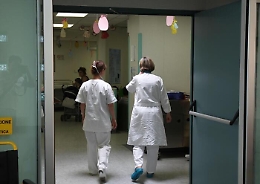 Epatiti acute, l'Iss esclude legame con il vaccino anti-Covid