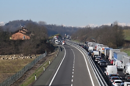 Tamponamento sull'A2: il padre muore mentre sta soccorrendo il figlio di 11 anni