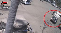 La banda di catanesi che depredava catalizzatori: presi dopo un furto nel deposito di mezzi della raccolta dei rifiuti