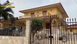 Estorsioni e truffe, confiscato il "tesoro" da 1,7 milioni dei due "caminanti"