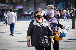 Italia prudente dopo stop a Green pass e (in parte) a mascherine. Esperto stima la fine definitiva della pandemia