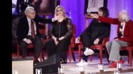 Sgarbi e Mughini, clamorosa rissa al Maurizio Costanzo Show