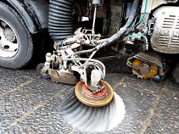 Spazzatrice blocca traffico a Catania