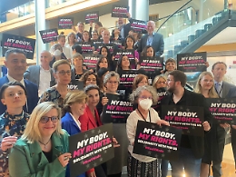 Aborto: Protesta al Pe, 'Solidarietà con le donne americane'