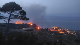 Incendio doloso sulla montagna di Erice, evacuate case minacciate dal fuoco