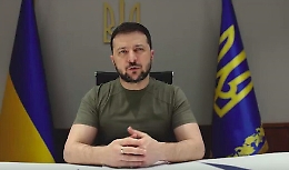 Zelensky apre a un accordo di pace, rinuncia alla Crimea