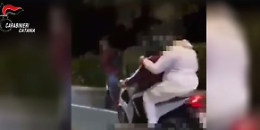 Buttarono giù dal monopattino un giovane al Lungomare: denunciati due 17enni