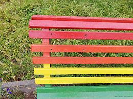 Arcigay, vandalizzata la panchina "Rainbow" di piazza Ghandi