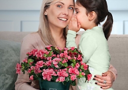 Per la festa della mamma l'Alzalea della Ricerca torna a fiorire per tutte le donne