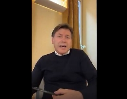 Conte alza i toni: «Mi meraviglia che Draghi non riferisca in parlamento prima di viaggio a Washington»