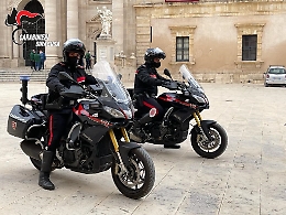 Ortigia, abusivismo commerciale e truffe ai turisti: due sanzioni e una denuncia