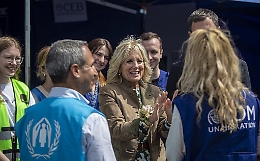 Visita a sorpresa di Jill Biden in Ucraina: «Nel giorno della mamma dovevo essere qui»