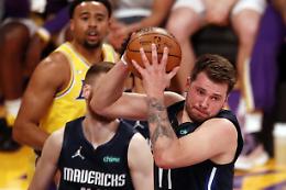 Playoff NBA: Dallas e Philadelphia pareggiano la serie