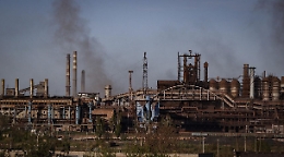 Mosca dà il via all'assalto finale alle acciaierie Azovastal