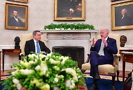 Draghi a Biden: "Gli europei chiedono la pace"