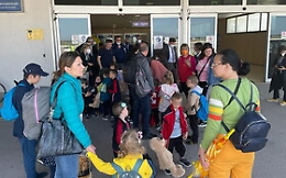 Ucraini a Trapani con volo charter pagato dal M5S con restituzioni dei parlamentari