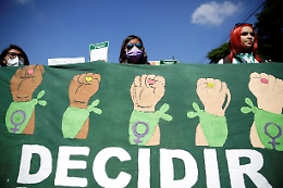El Salvador: ha un aborto spontaneo, condannata a 30 anni