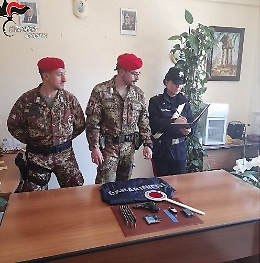 Armi e non solo, 5 arresti