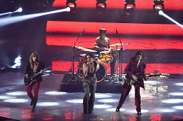 ESC: Maneskin, Damiano zoppica ma arriva scossa rock