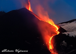 L'Etna continua a dare spettacolo con un'attività stromboliana "pulita"